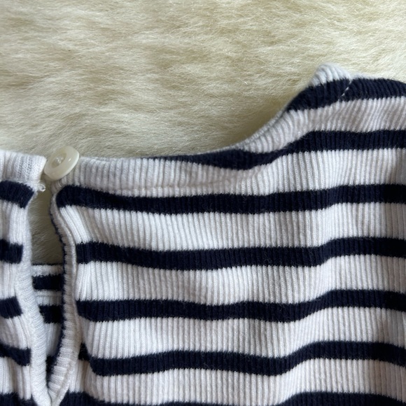 Gap lettuce edge keyhole neck little girl top size 4 navy and white stripe - Picture 2 of 3
